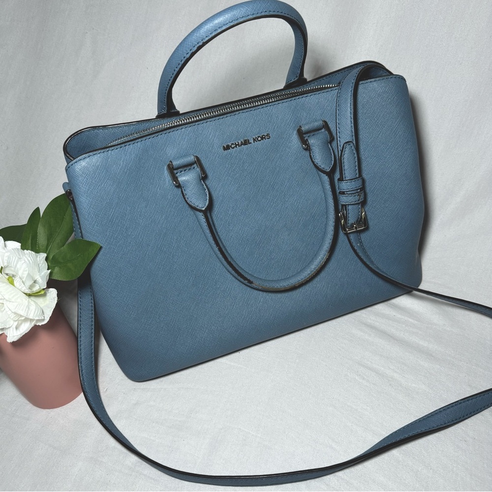 💥Michael Kors Savannah blue handbag with body strap💥